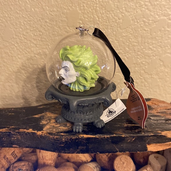 NWT Disney Haunted Mansion Madame Leota Ornament - Picture 5 of 7